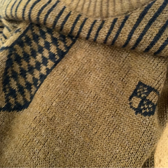Massimo Italy Knit Wool Olive Green Griffin Crest Sweater - Picture 9 of 10